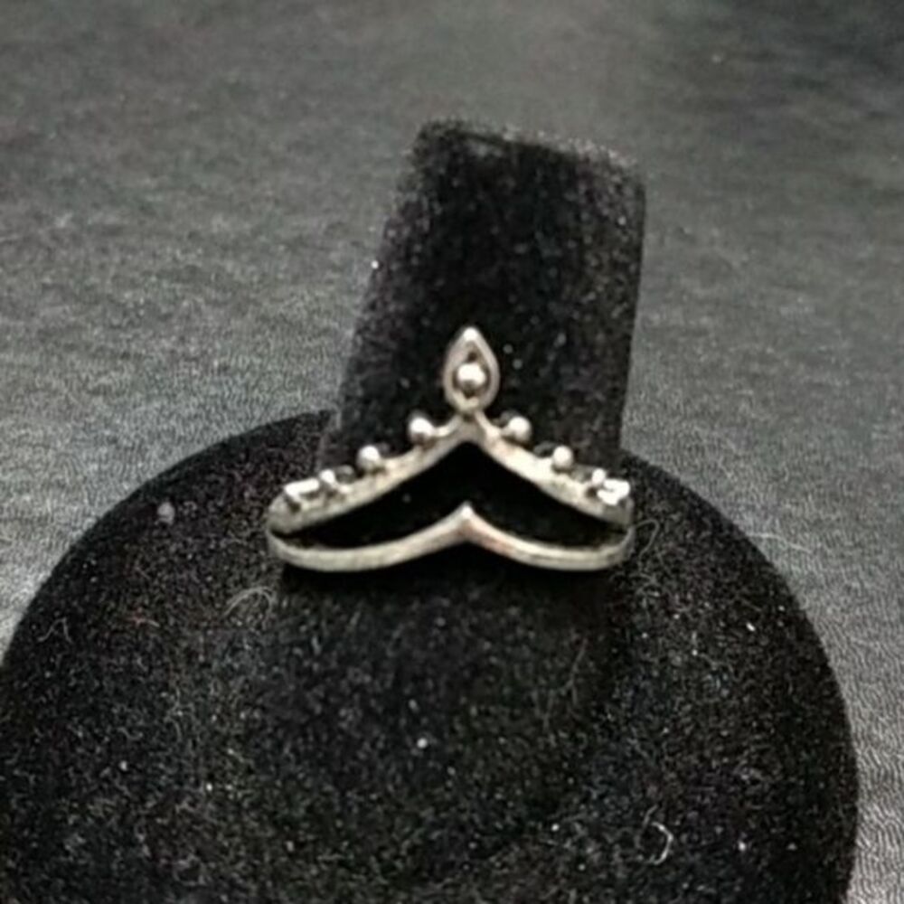 Silver tone crown ring size 8